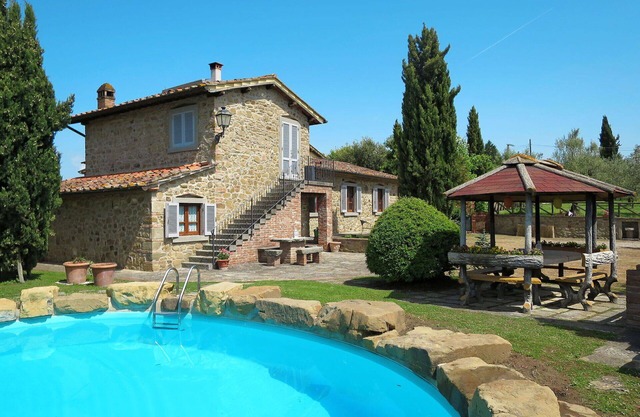 Stunning private villa for 8 guests with WIFI, private pool, TV, patio and pets allowed