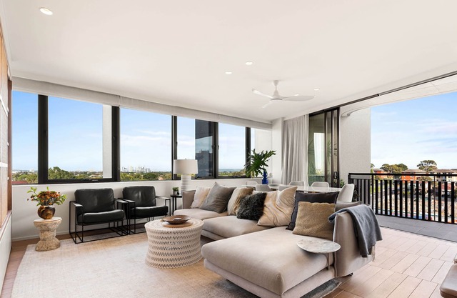 Stunning Randwick Apartment with Views