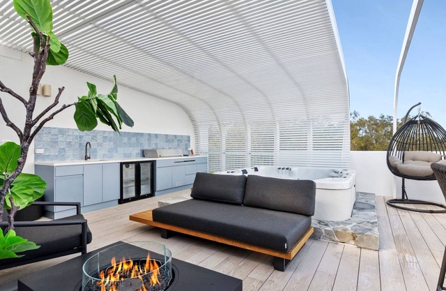 Stunning Rooftop Retreat with Private Jacuzzi on the Maroochy River