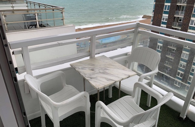 Stunning sea front 2 bed apartment, Large Patio Balcony- Amazing Sea Views