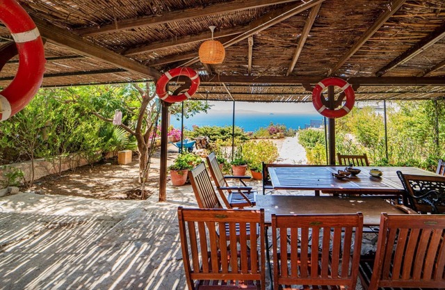 Stunning Sea View Villa w Garden, 5 min to Beach