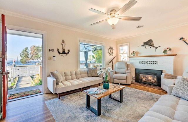 Stunning Seattle Home on Alki Beach w/Sound View!