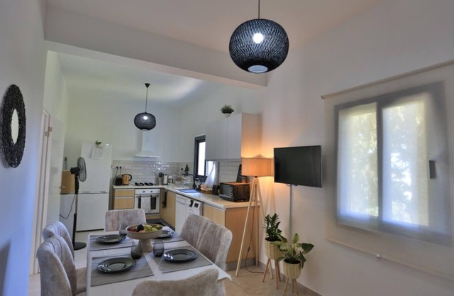 Stunning Seaview Haven 3 min to Beach in Lapta
