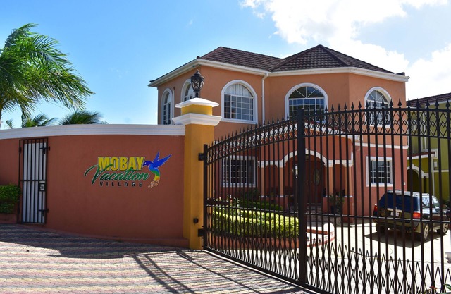Stunning & Spacious 2 Bedroom Townhome