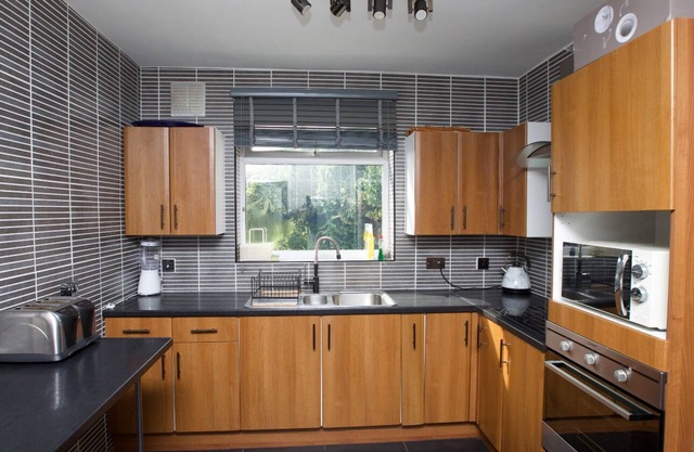 Stunning Spacious bungalow with ample parking