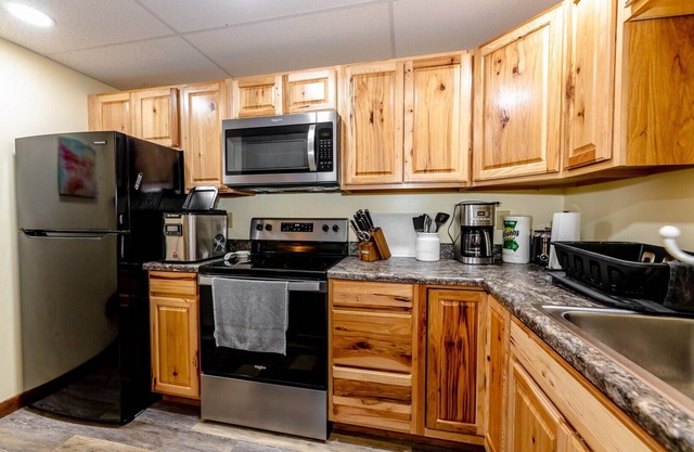 Stunning Spot on Claytor Lake! Private, 2BS5