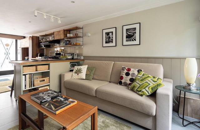 Stunning Studio With Private Patio In Charming Gated Street