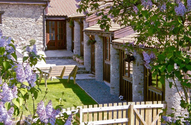 Stunning Three Bedroom Barn Conversion Sleeps 6, takes pets. Near beaches and Exmoor.