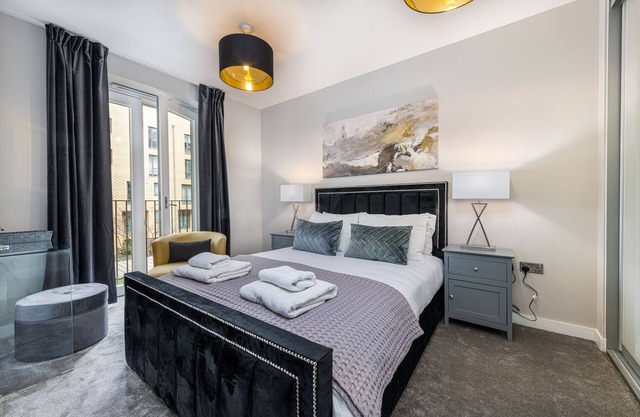 Stunning Townhouse XII - Cosy but spacious home from home stays, all in one.