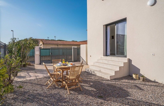 Stunning villa for 4 people with A/C, TV, terrace, pets allowed and parking