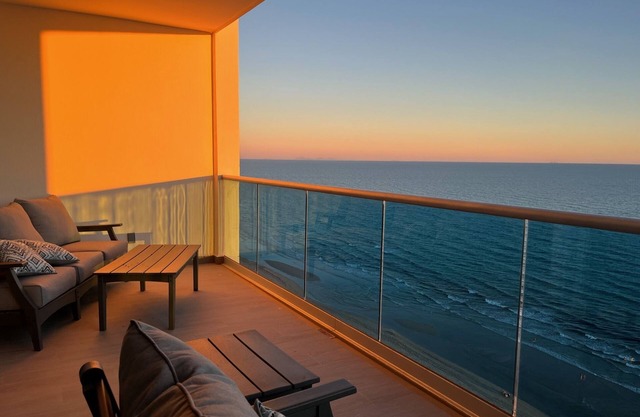 Stunning Views - 18th Floor - 1 Bedroom Deluxe