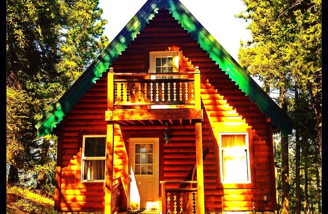 Stunning Views from Custom Cle Elum Cabin! Breweries, Hiking, Fishing, and More!