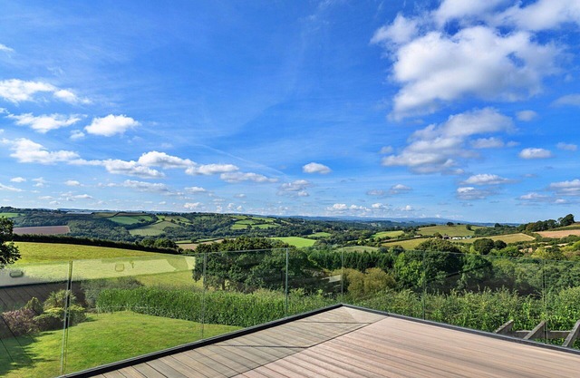 Stunning villa for 10 guests with WIFI, terrace, pets allowed and parking