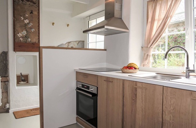 Stunning villa for 5 guests with WIFI, TV and parking