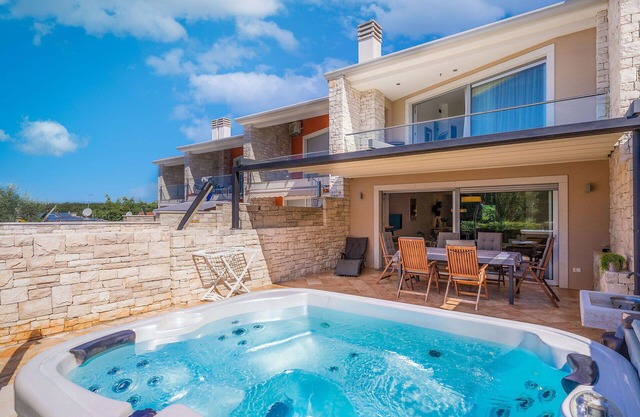 Stunning villa for 6 people with private pool, WIFI, A/C, TV, terrace and pets allowed