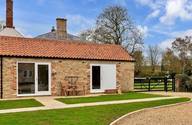 Stunning villa for 2 people with WIFI, terrace, pets allowed and parking