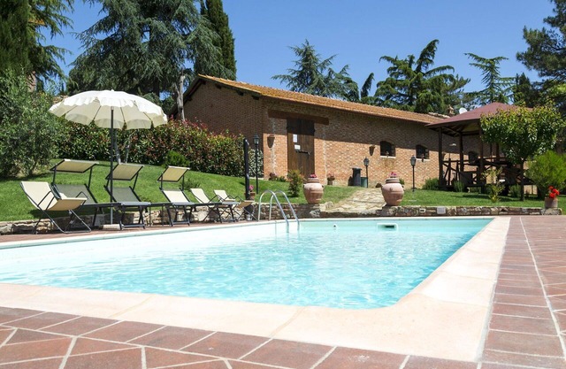 Stunning villa for 4 people with WIFI, private pool, A/C, TV and panoramic view, close to Cortona