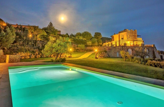 Stunning villa with A/C, private pool, internet, TV, patio, panoramic view, close to San Gimignano