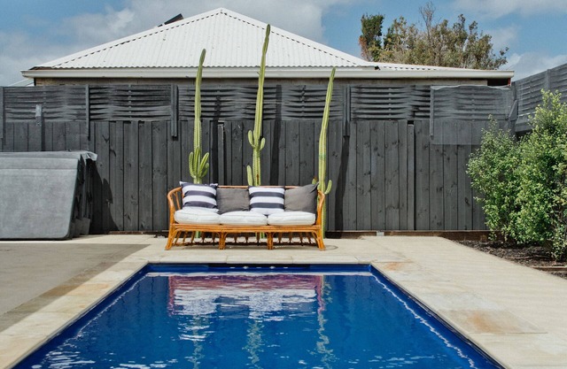 Stunning water views with heated swim/spa near to public boat-ramp, beach, shops