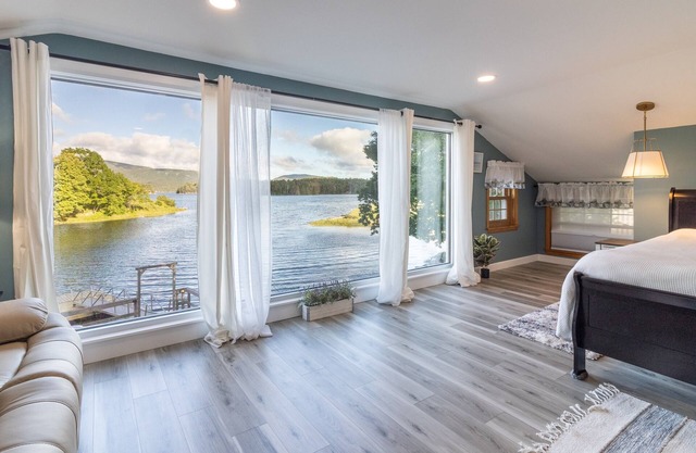 Stunning Waterfront, Acadia National Park as your Backyard.