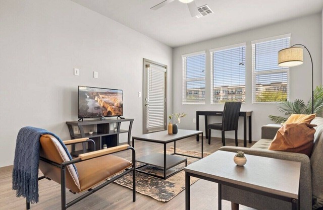 Stunning Westgate CozySuites by stadium w/pool 9