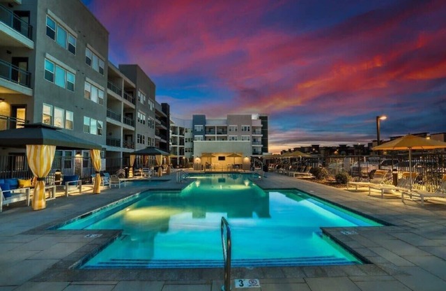 Stunning Westgate CozySuites by the stadium w/pool 4