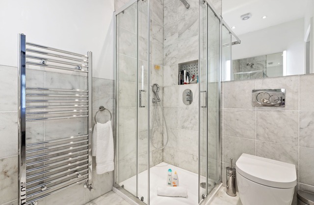 Stunningly Decorated 3BD Flat in Fulham