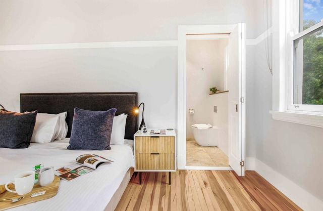 Stunningly renovated Art Deco beachside 2BR apartment with views