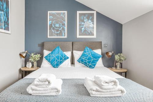 Stylish 1 Bed Apt , central , pkg, perfect for long stays