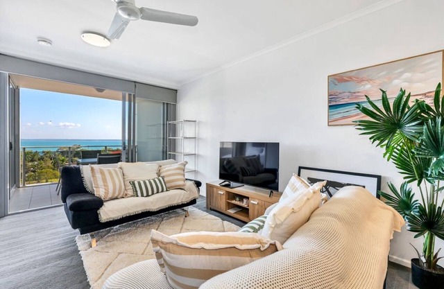 Stylish 1-Bed Darwin City Stay with Balcony Views