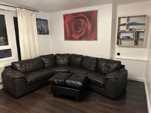 Stylish 1BR Apt w Fireplace & High-Speed WiFi