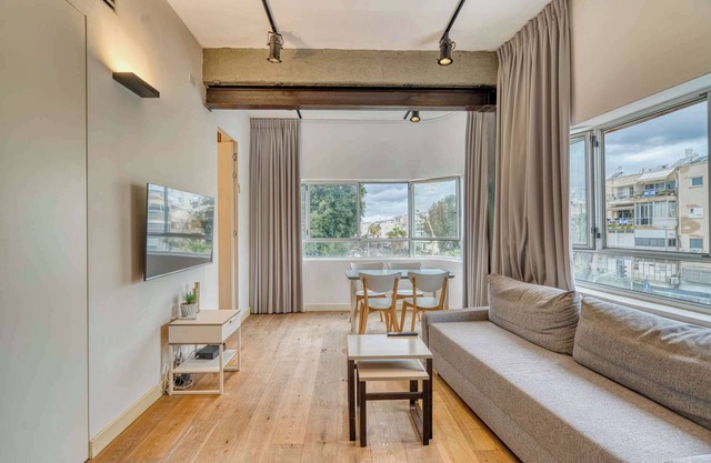 Stylish 1BR in Tel Aviv's Dizengoff Area BY Holiday Rentals