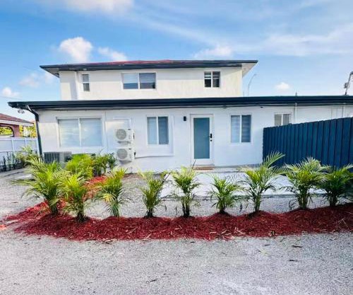 Stylish 1BR Near Miami Airport & Port!