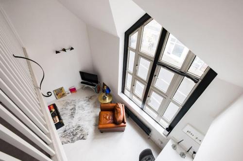 Stylish 2-Bed Loft Apartment with Terrace 2 min walk to Fulham Tube Station