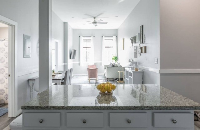 Stylish 2 Bed Loft in Downtown JC