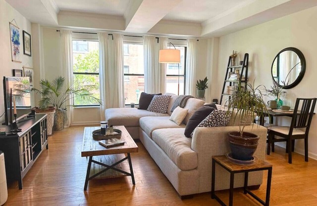 Stylish 2-Bed Retreat in Downtown Armory Square