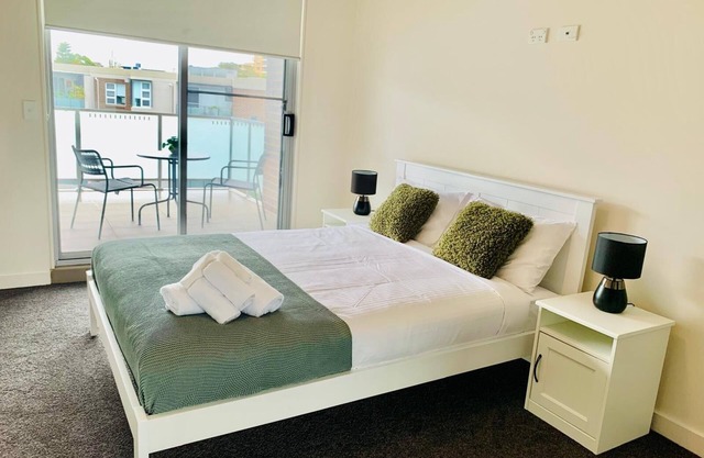 Stylish 2 Bedroom apartment located near public transport and beach