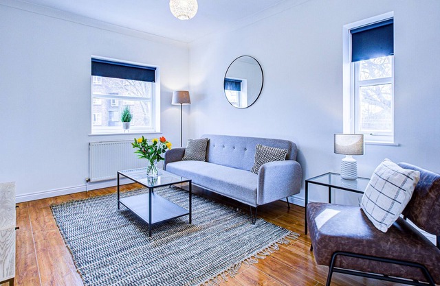 Stylish 2 Bedroom Apartment in Romford. Close to the train station.