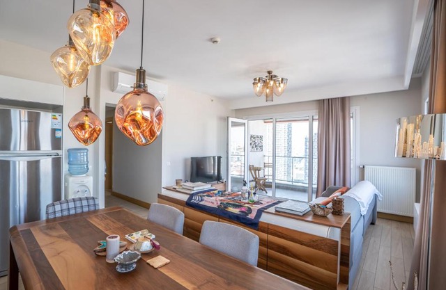 Stylish 2 Bedroom Apt with amazing view Pool/Wifi