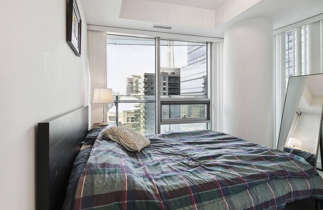Stylish 2 BR 2 Bath Downtown