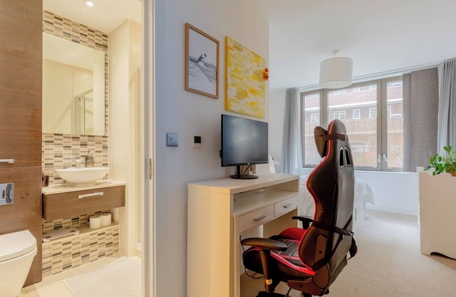 Stylish 2BD Hidden Gem by Victoria Park