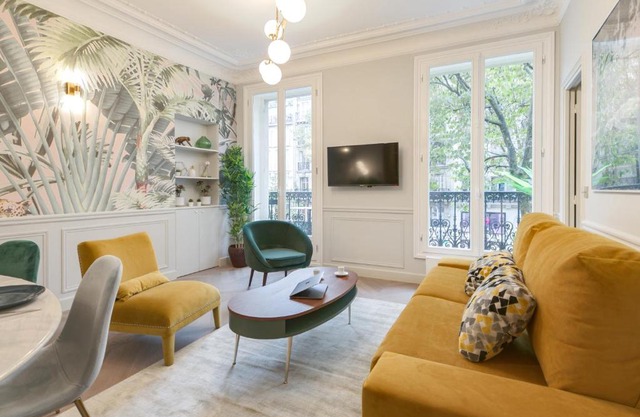 Stylish 2bd House in Central Paris by GuestReady