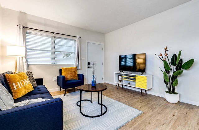 Stylish 2BR central | Fast Wi-fi