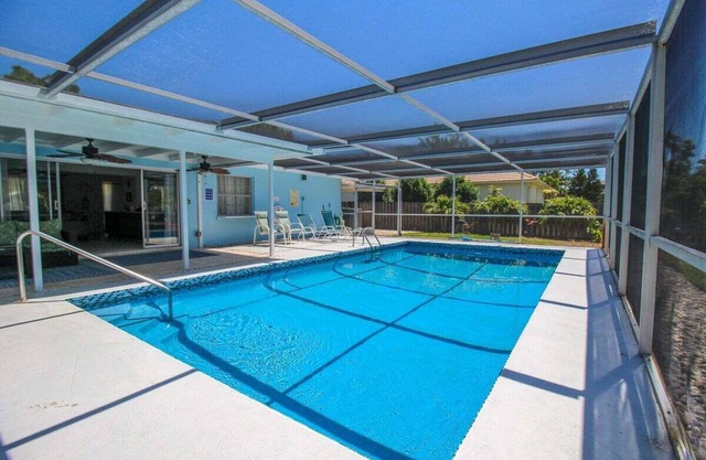 Stylish 3/2 Pool Home near Siesta Key - Turtle House