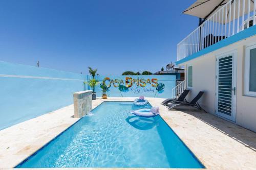 Stylish 3 Bed-2Bath with Pool & Solar Panels