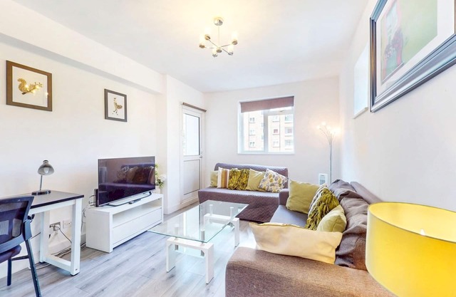 Stylish 3 bed | Regents Park | Private Balcony | Pass the Keys
