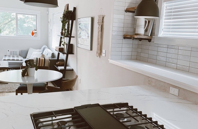 Stylish 3-bedroom townhome close to it all- in Seattle