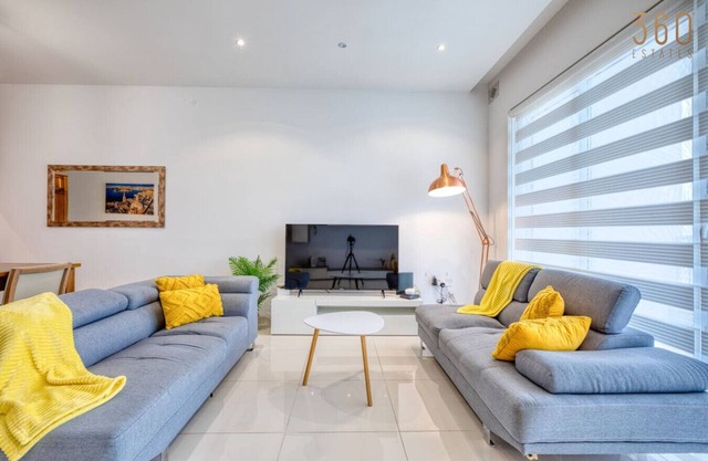 Stylish 3BR Apt in Marsaxlokk with Private Terrace