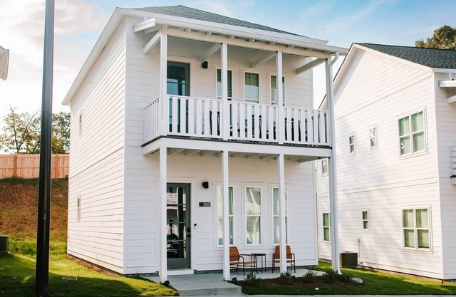 Stylish 3BR DAWGout by MHM Luxury Properties