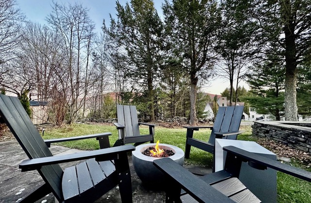 Stylish 3BR Getaway – 3 Minutes to Windham Mountain Resort, AC & WiFi Included!